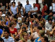 Servidores são contra a mudança de CLT par estatutário