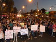 Mais de 200 servidores lotaram as ruas de Américo