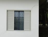 Rachaduras tomam conta do prédio da Sec. de Trânsito