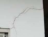 Rachaduras tomam conta do prédio da Sec. de Trânsito