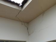 Rachaduras tomam conta do prédio da Sec. de Trânsito