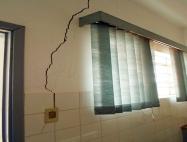 Rachaduras tomam conta do prédio da Sec. de Trânsito